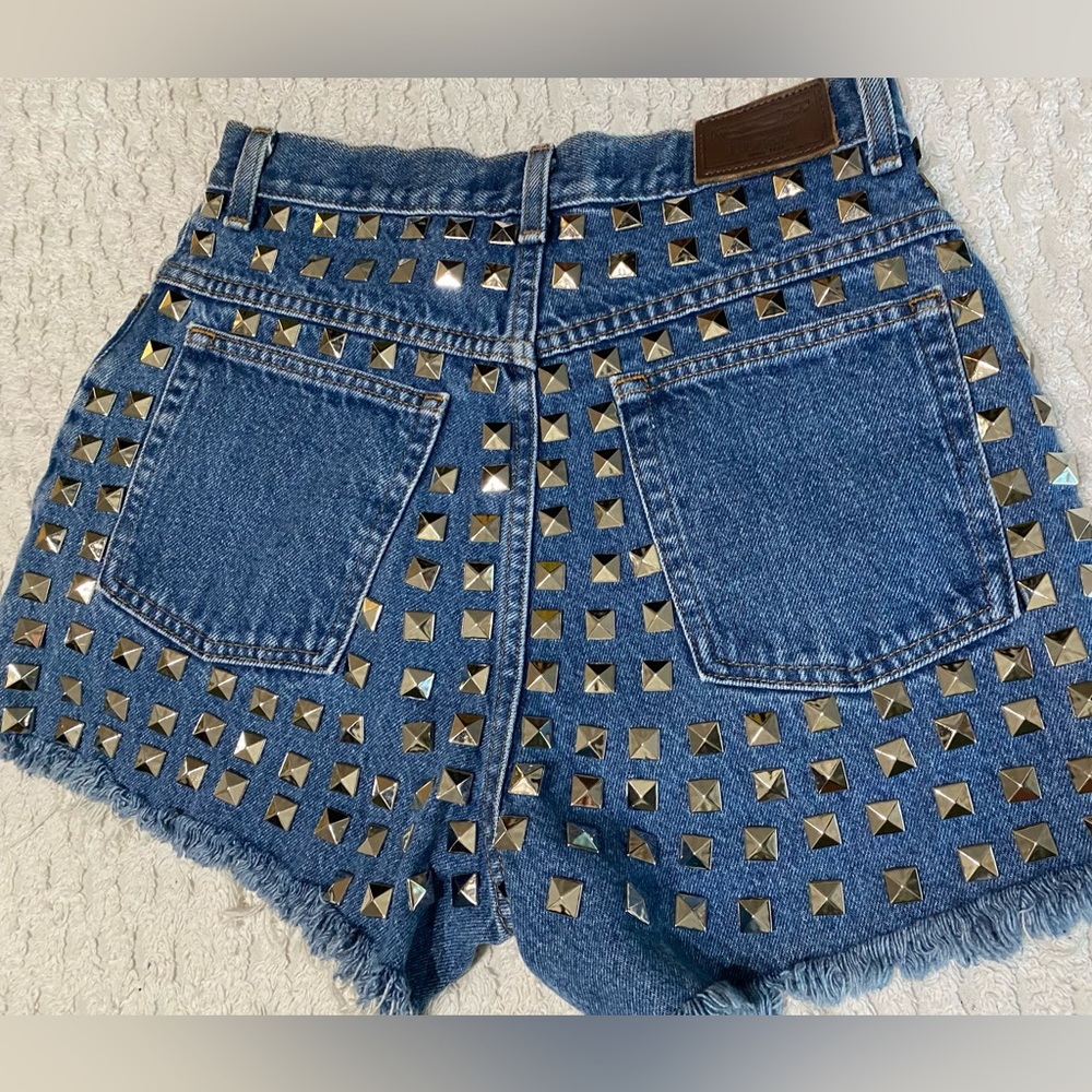 Vintage L.L. Bean Double L Natural Fit animal print stud denim frayed shorts